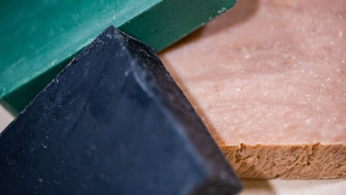 Bunte handgemachte Seifenstücke